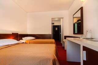 Отель Complex Balnear Cozia Кэлимэнешти Двухместный номер с 2 отдельными кроватями-3